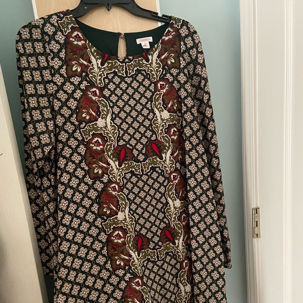 Long sleeved, geometric midi dress.